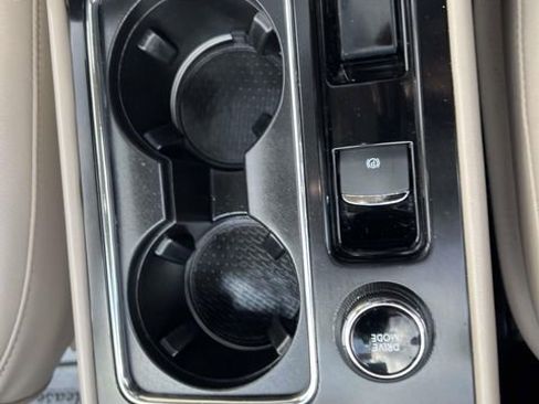 Used 2022 Lincoln Corsair AWD w/ Premium Package image 21