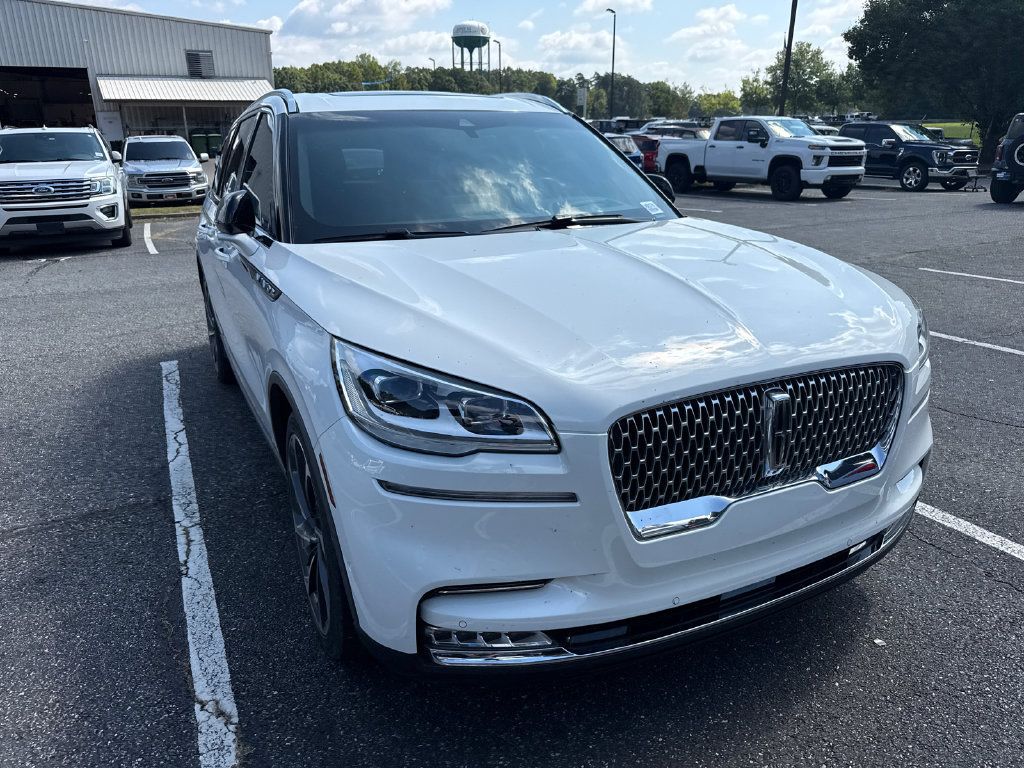 Used 2020 Lincoln Aviator Reserve w/ Equipment Group 202A AWD/4WD image 3