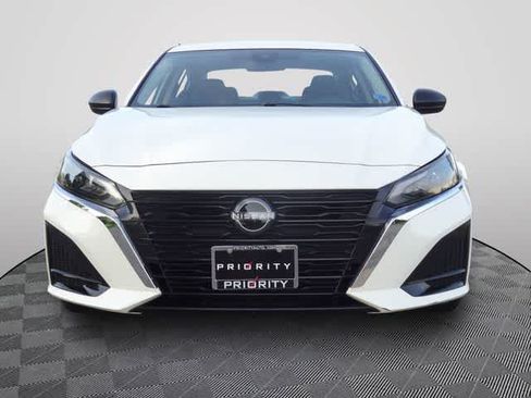 Used 2025 Nissan Altima 2.5 SV FWD image 5