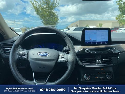 Used 2020 Ford Escape Titanium w/ Titanium Premium Package 2.0 AWD/4WD image 2