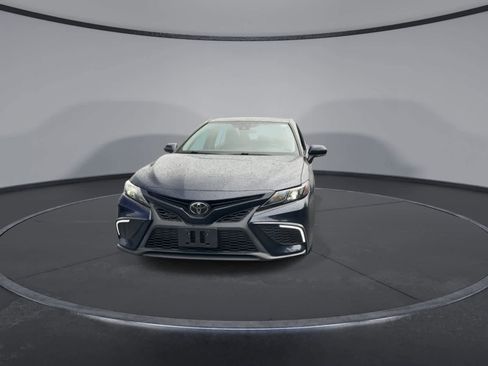Used 2022 Toyota Camry SE w/ Cold Weather Package FWD image 3