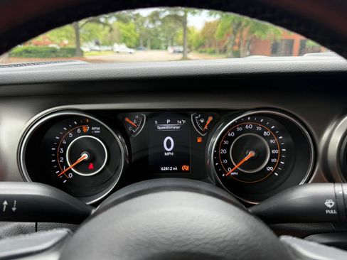 Used 2018 Jeep Wrangler Unlimited Sport S AWD/4WD image 17