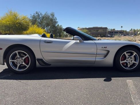 Used 2001 Chevrolet Corvette Convertible w/ Preferred Equipment Group2 image 10