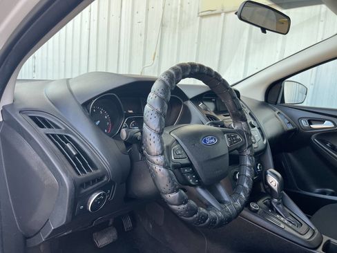 Used 2015 Ford Focus SE image 11