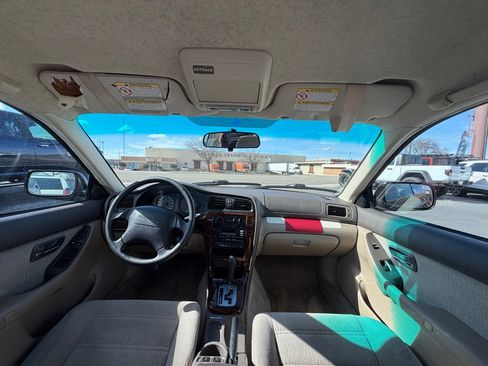 Used 2000 Subaru Outback Wagon image 11