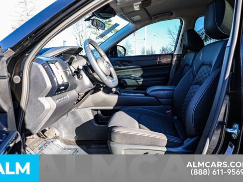 Used 2025 Nissan Pathfinder SV image 18