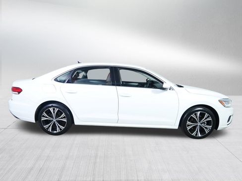 Used 2022 Volkswagen Passat 2.0T SE image 8