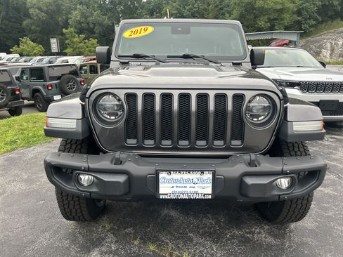 Used 2019 Jeep Wrangler Unlimited Sahara w/ Quick Order Package 24M Moab AWD/4WD image 3