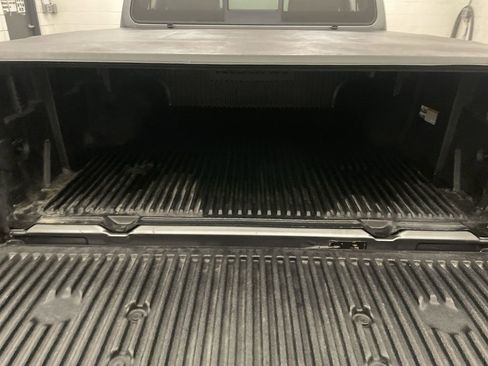 Used 2018 Nissan Frontier SV AWD/4WD image 17