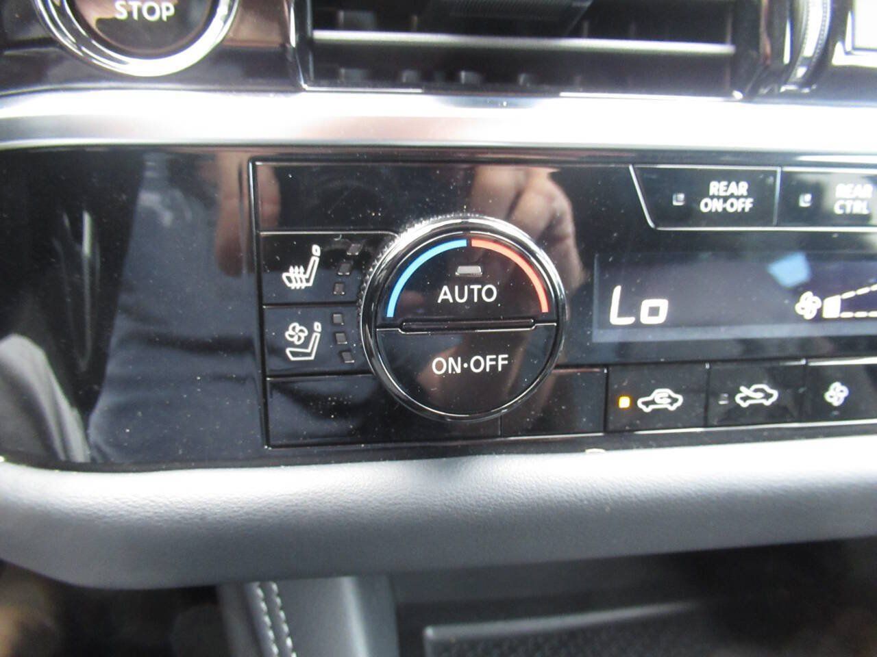 Used 2025 Nissan Pathfinder Platinum AWD/4WD image 25