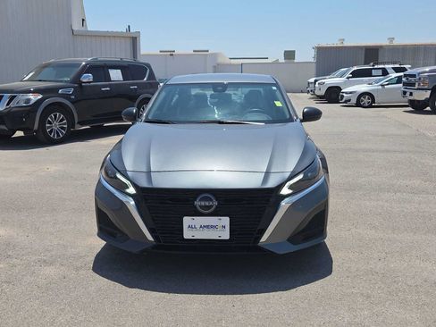 Used 2025 Nissan Altima 2.5 SV FWD image 3