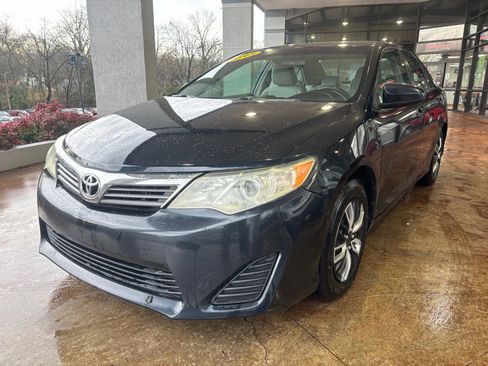 Used 2013 Toyota Camry L image 3