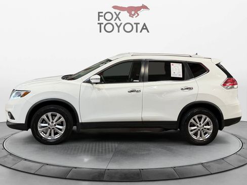 Used 2016 Nissan Rogue SV w/ SV Premium Package image 2