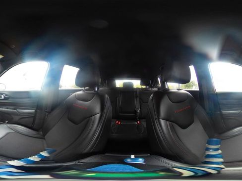 Used 2025 Jeep Compass Trailhawk image 40