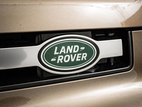 Used 2023 Land Rover Defender 90 SE image 16