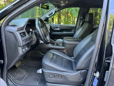 Used 2022 Chevrolet Tahoe Z71 w/ Luxury Package AWD/4WD image 5