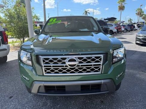 Used 2022 Nissan Frontier SV RWD image 2