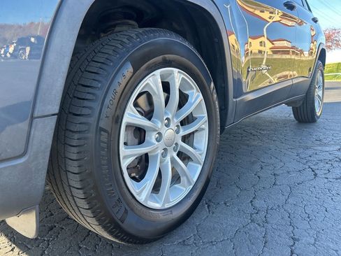 Used 2020 Jeep Cherokee Latitude image 11