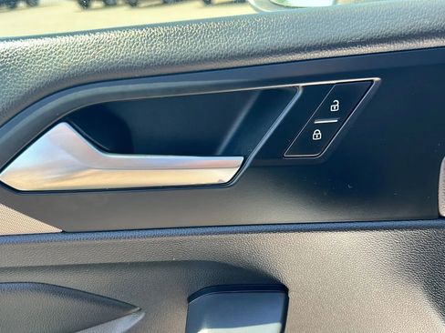 Used 2019 Volkswagen Jetta SE w/ Cold Weather Package FWD image 16