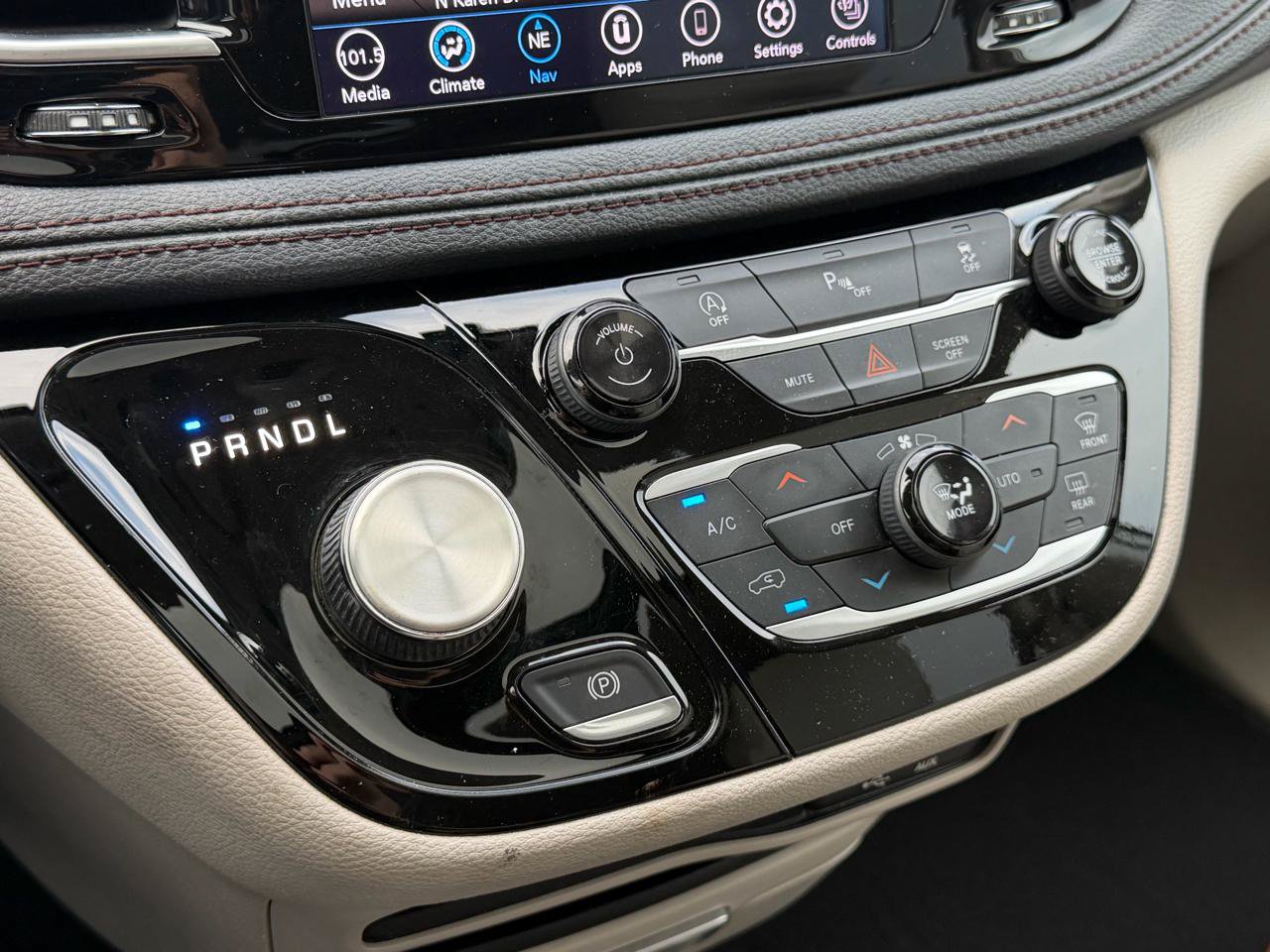Used 2020 Chrysler Pacifica Limited FWD image 13
