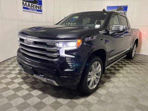 Used 2025 Chevrolet Silverado 1500 High Country AWD/4WD image 14
