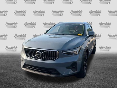 Used 2023 Volvo XC40 B5 Plus w/ Protection Package Premier AWD/4WD image 7