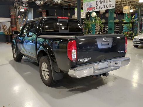 Used 2015 Nissan Frontier SV AWD/4WD image 9