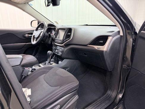 Used 2015 Jeep Cherokee Latitude w/ Comfort/Convenience Group AWD/4WD image 33