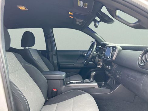 Used 2020 Toyota Tacoma TRD Sport AWD/4WD image 13