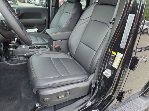 New 2025 Jeep Wrangler Unlimited Sahara AWD/4WD image 14