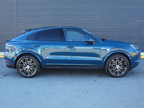 Certified 2025 Porsche Cayenne Coupe image 9
