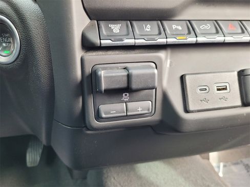 Used 2025 Chevrolet Silverado 2500 Custom w/ Custom Value Package image 32