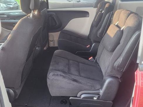 Used 2014 Dodge Grand Caravan SXT image 15