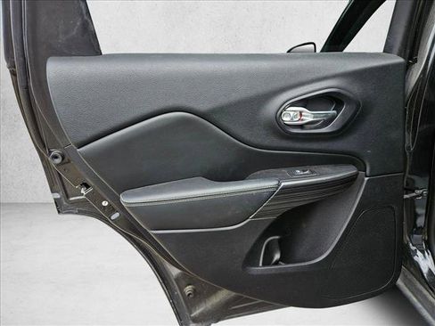 Used 2014 Jeep Cherokee Limited w/ Luxury Group image 21