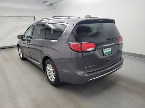 Used 2020 Chrysler Pacifica Touring-L FWD image 5