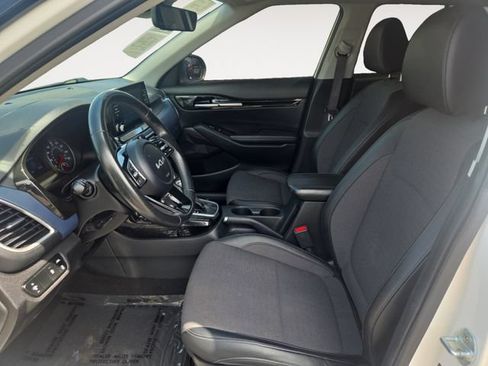 Used 2023 Kia Seltos S FWD image 9