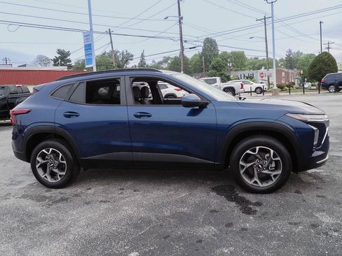 Certified 2024 Chevrolet Trax LT w/ Driver Confidence Package FWD image 8