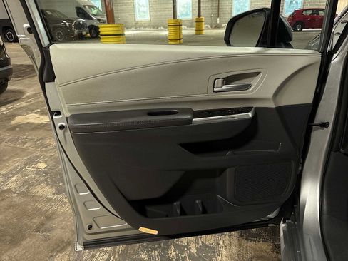 Certified 2023 Toyota Sienna XLE FWD image 31