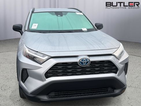 Used 2024 Toyota RAV4 LE AWD/4WD image 5