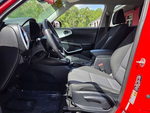 Used 2022 Kia Soul LX w/ Technology Package FWD image 9