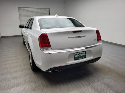 Used 2019 Chrysler 300 Touring w/ Driver Convenience Group RWD image 6