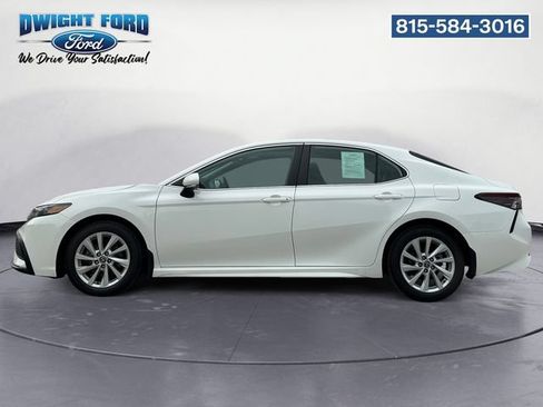Used 2023 Toyota Camry SE FWD image 2