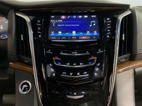 Used 2016 Cadillac Escalade Luxury image 14