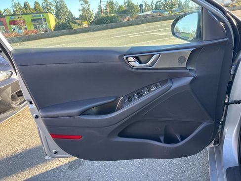 Used 2021 Hyundai Ioniq SE image 26
