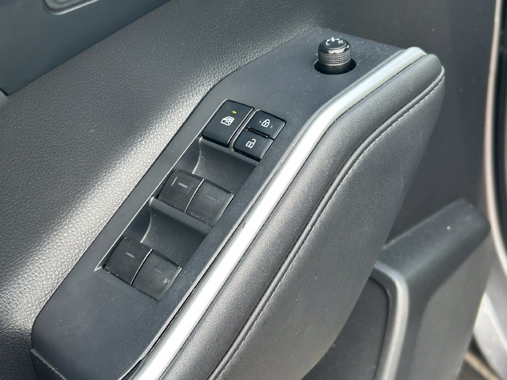 Used 2022 Toyota Highlander XSE FWD image 26