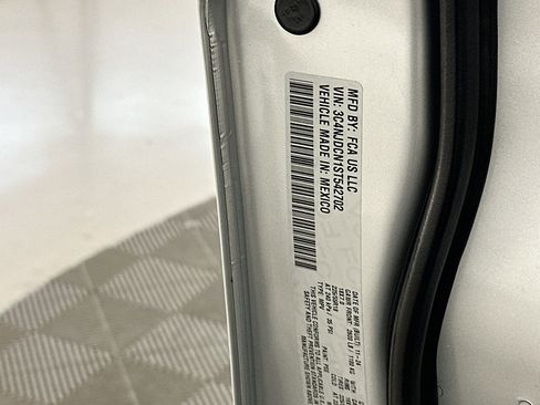 Used 2025 Jeep Compass Limited image 12