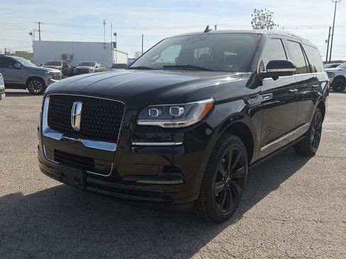 Used 2024 Lincoln Navigator Reserve image 1