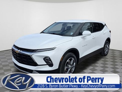 Used 2024 Chevrolet Blazer LT FWD image 1