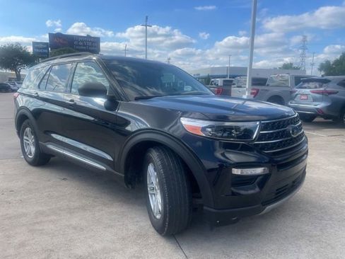 Used 2021 Ford Explorer XLT w/ Equipment Group 202A RWD image 3