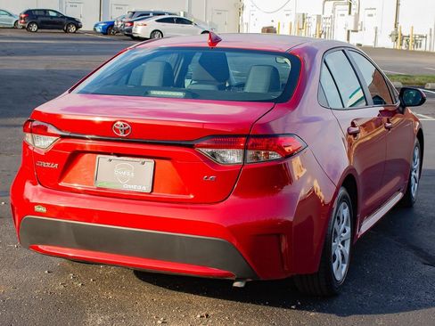 Used 2021 Toyota Corolla LE FWD image 9